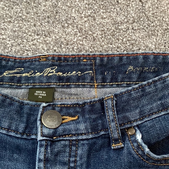 Eddie Bauer Women’s Distressed Boyfriend Shorts Button-fly Cuffed 5” inseam sz 8 - Picture 4 of 10